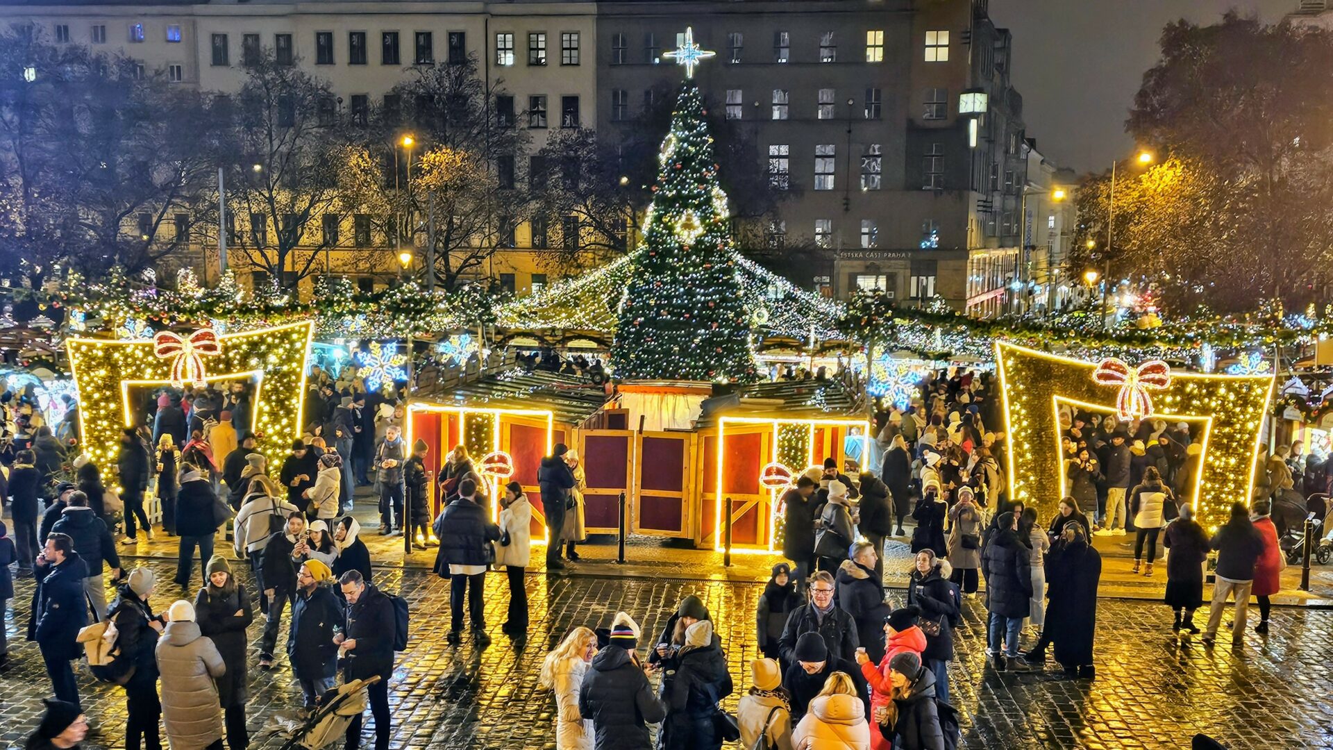 Vánoční trhy na pražském Náměstí Míru. Foto: faei.cz/Pavel Baroch