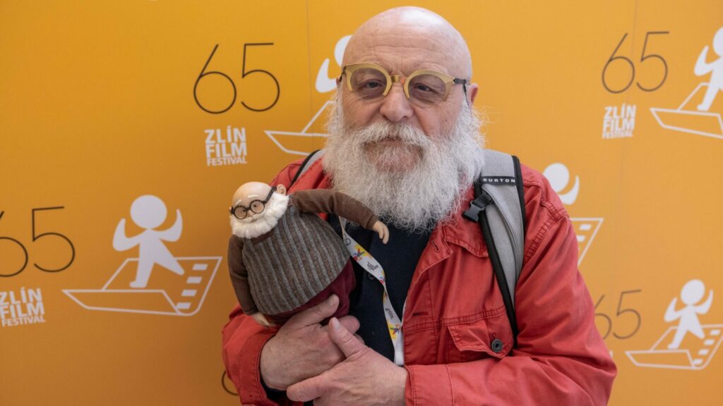 V rámci charitativní aukce se bude dražit replika loutky Dědečka, která vznikla dle podoby Arnošta Goldflama a jehož hlasem promlouvá. Zdroj: Zlín Film festival