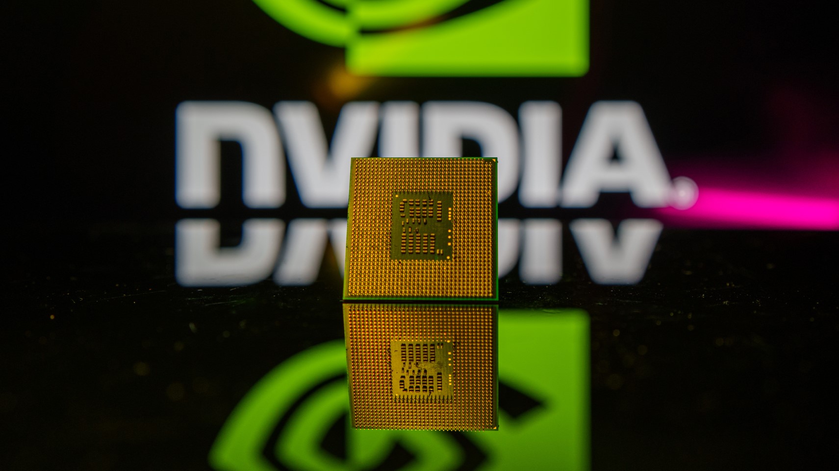 Agentura Reuters informovala, že Nvidia vyvinula software, který umožňuje klientům sledovat polohu čipů. Ilustrační foto: Depositphotos.com 2025-depositphotos-700684446-l