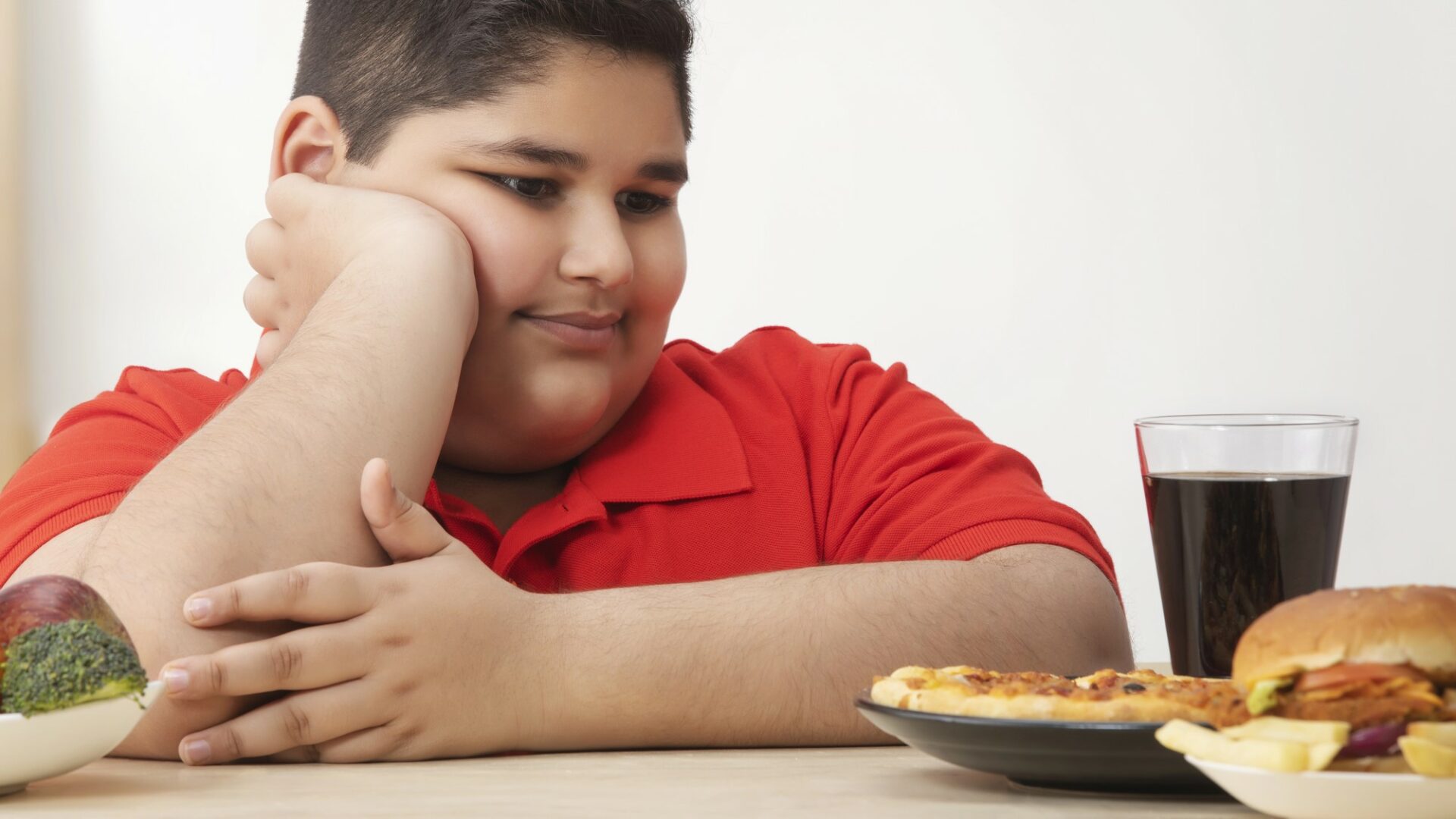 Nárůst počtu dětí s nadváhou a obezitou je mírný, ale kontinuální. Problémy s vyšší hmotností se častěji týkají chlapců než dívek. Ilustrační foto: Depositphotos.com