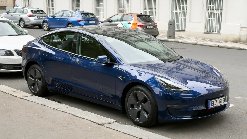 V Praze skončí bezplatné parkování pro elektromobily se značkou EL. Ilustrační foto: Depositphotos.com