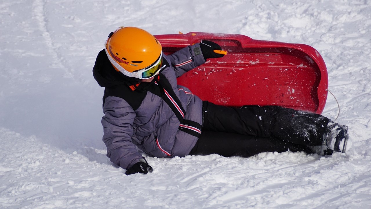 Helma je v Itálii nově povinná pro všechny zimní aktivity včetně bobování. Ilustrační foto: Pixabay.com