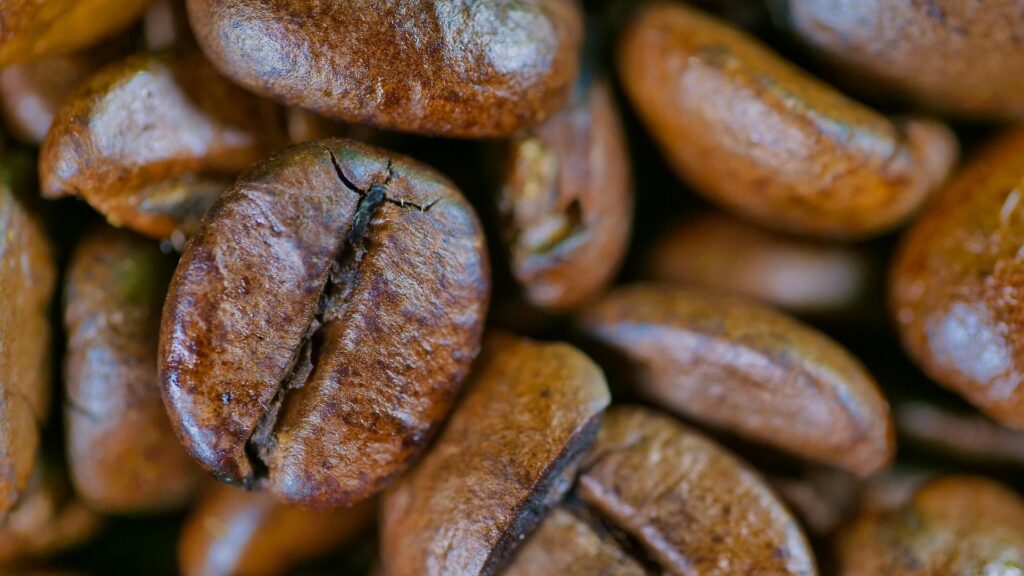 Společnost Raiffeisen - Leasing i letos podpořila organizaci Tichý svět a pro své klienty a obchodní partnery pořídila 1 500 balíčků kávy z Tiché kavárny. Ilustrační foto: Pixabay.com