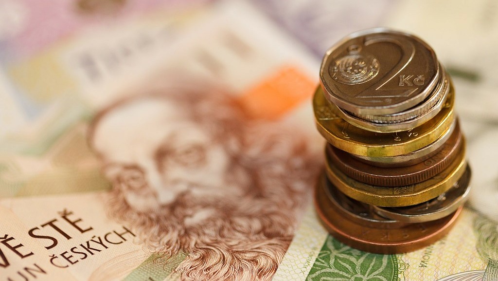 Podíl bezhotovostních plateb sice stále stoupá, i tak si Češi přejí zachovat placení bankovkami a mincemi. Ilustrační foto: Pixabay.com
