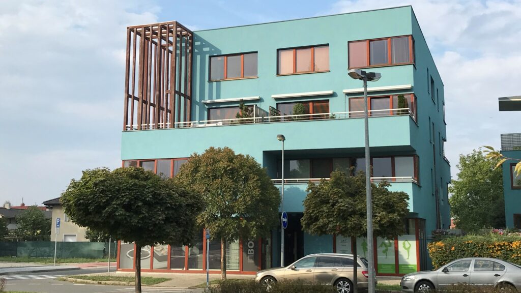 V Praze nové výstavbě dlouhodobě dominují bytové domy, v regionech je to naopak. Ilustrační foto: faei.cz