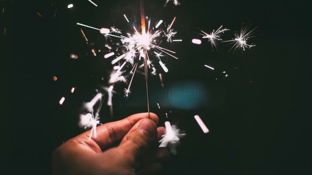 Od prosince platí přísnější legislativa, takže na tržištích či u stánků už se může prodávat pouze „dětská“ pyrotechnika, která zahrnuje třeba prskavky nebo bouchací kuličky. Ilustrační foto: Pixabay.com