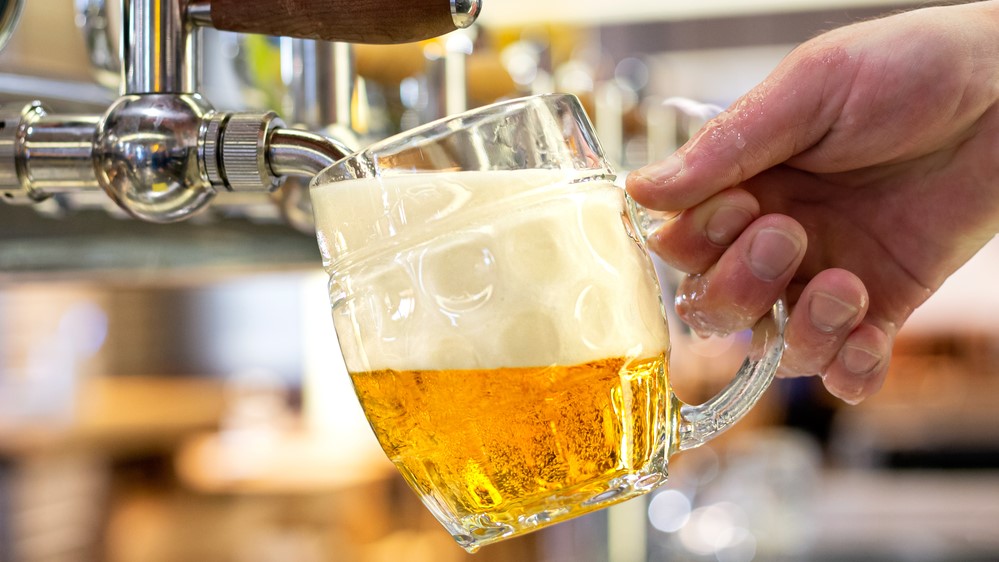 Za poklesem konzumace cukru a pivě jsou ekonomické krize, stárnutí obyvatelstva i změna přístupu ke zdraví. Ilustrační foto: Depositphotos.com