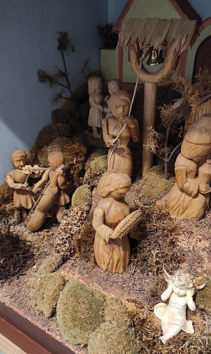 Ručně vyřezávaný mechanický betlém. Foto: Aukro