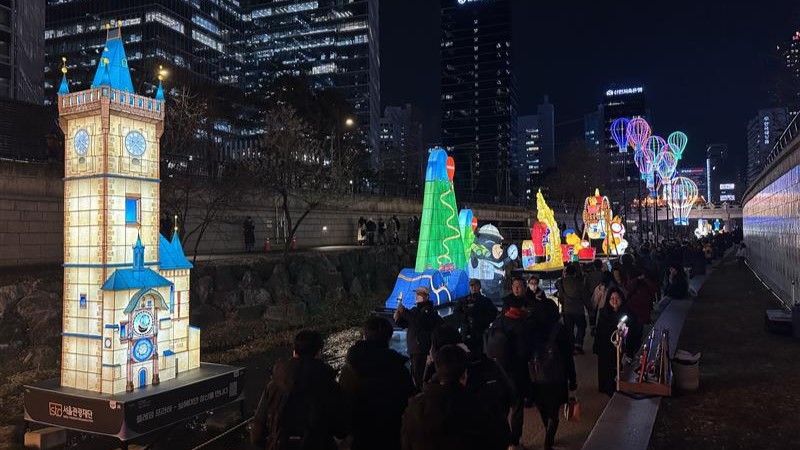 Šestimetrový model Staroměstské radnice se v Soulu rozsvěcuje každý večer. Foto: CzechTourism