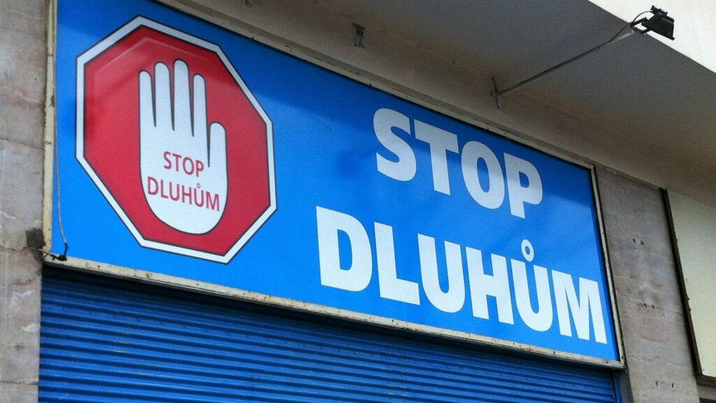 Klíčem k řešení dluhové krize je odborná pomoc. Poradny poskytují nejen právní podporu, ale i psychickou oporu v nejtěžších chvílích. Ilustrační foto: faei.cz