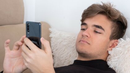 Lidé se zdravotním postižením a domácnosti s nízkými příjmy mohou u čtyř vybraných operátorů získat slevu až 200 korun měsíčně. Ilustrační foto: Pixabay.com