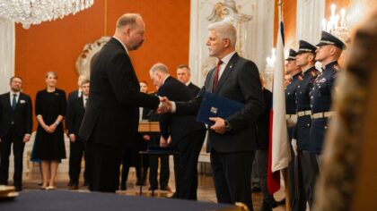 Ministr Jeroným Tejc přebírá pověřovací listiny od prezidenta Petra Pavla. Ilustrační foto: Kancelář prezidenta, se souhlasem