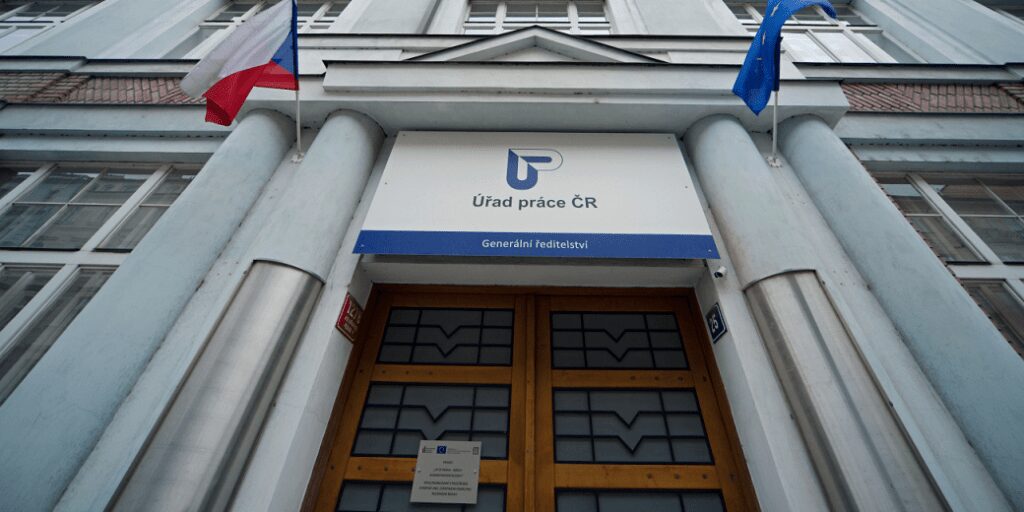 Ke konci listopadu evidoval Úřad práce celkem 341 311 uchazečů o zaměstnání, což bylo o 50 886 uchazečů více než loni. Ilustrační foto: Úřad práce ČR