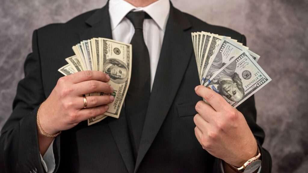 Nejpočetnější skupinu tuzemských dolarových milionářů tvoří ekonomicky aktivní muži ve středním až pozdějším věku, převážně podnikatelé a majitelé firem. Ilustrační foto: Depositphotos.com