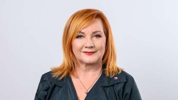 Pro ministryni financí by byl alarmující deficit na úrovni 350 miliard korun, ale sama na tiskové konferenci potvrdila, že o konečné podobě se bude v koalici dále jednat. Ilustrační foto: Vláda ČR, se souhlasem