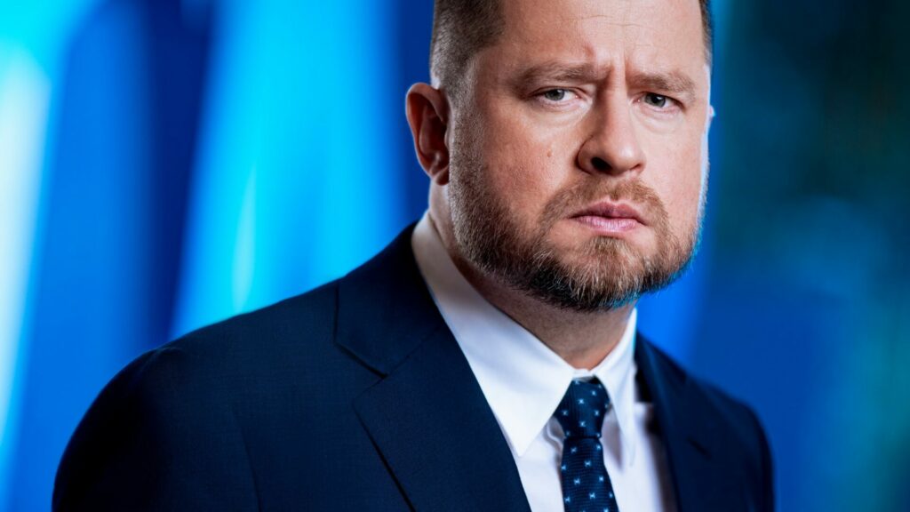 Po dlouhé době se zásluhou ČNB vyplatí spořit, nikoliv zadlužovat, konstatoval guvernér centrální banky Aleš Michl. Ilustrační foto: ČNB, se souhlasem