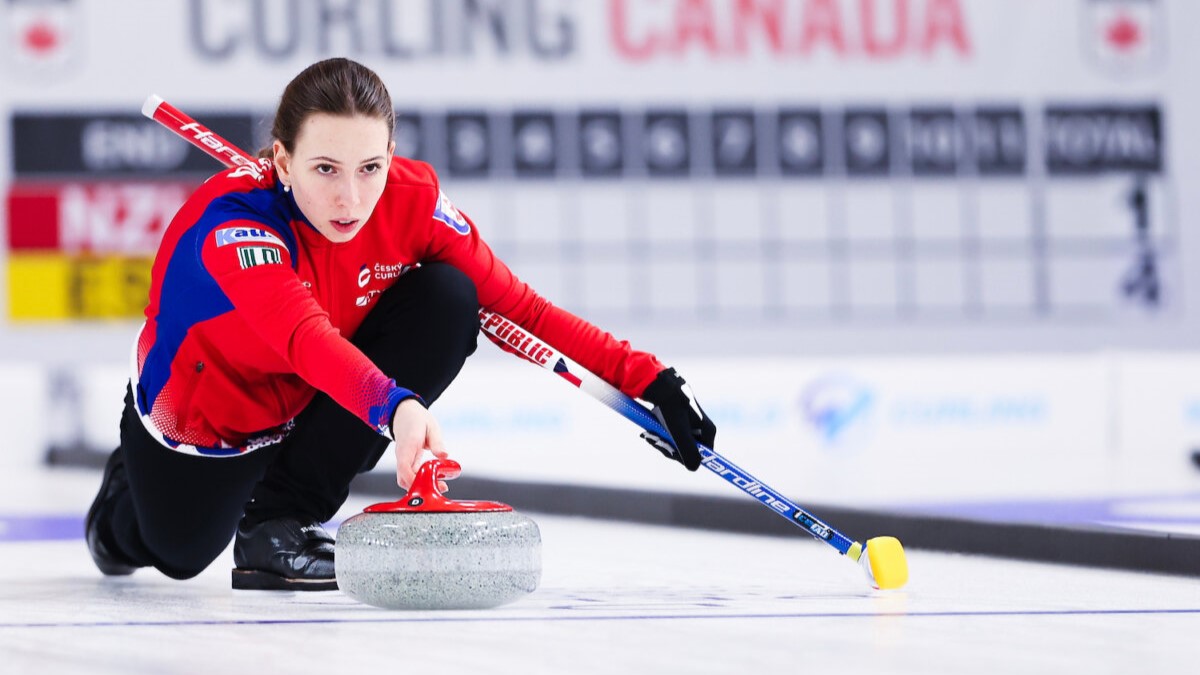 Julie Zelingrová bude hrát na olympiádě s novými kameny ve dvojici s Vítem Chabičovským. Ilustrační foto: Český svaz curlingu, se souhlasem