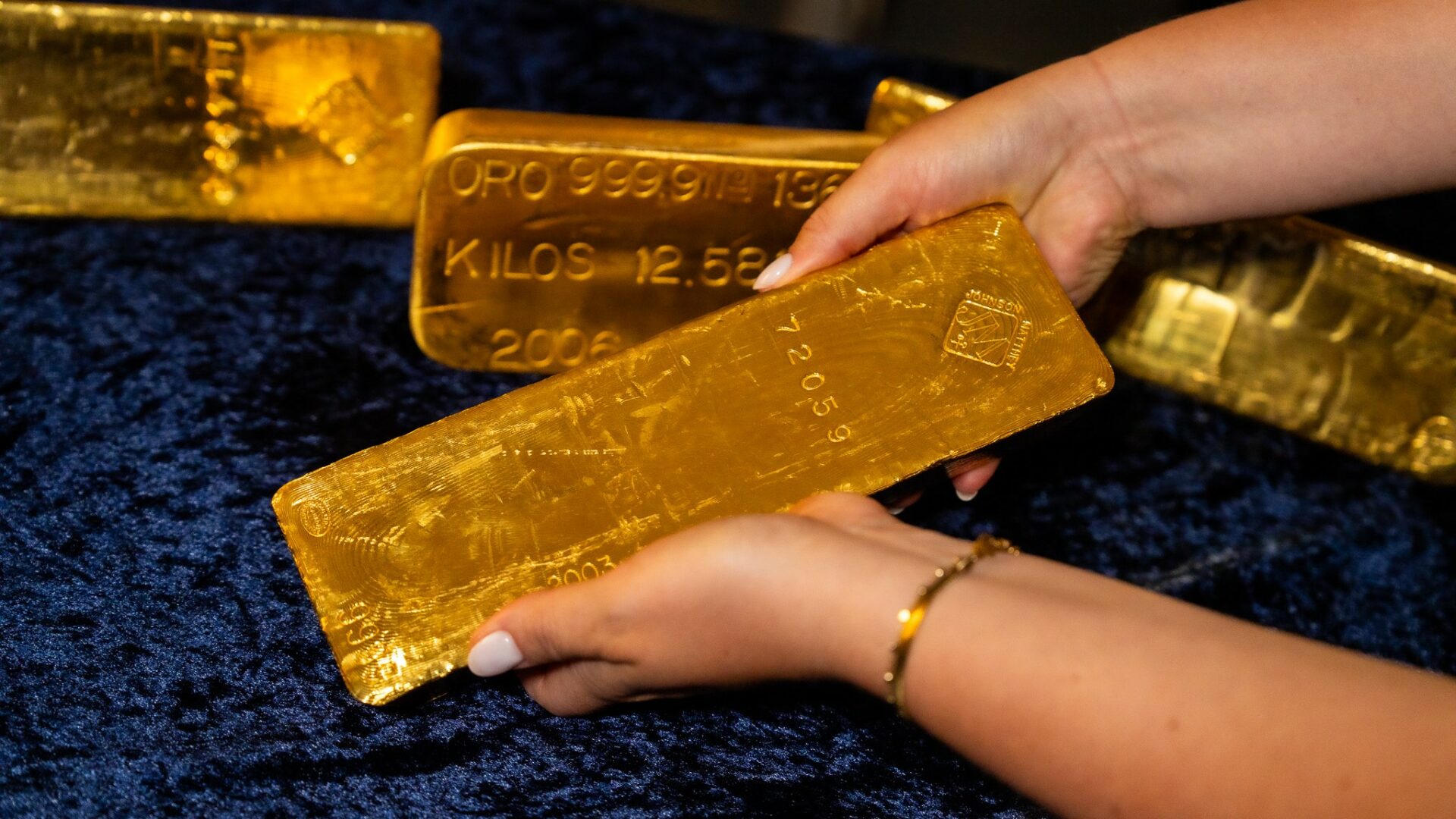 Polovina (50 %) investorů očekává další růst ceny zlata, který naváže na loňský nárůst poptávky poháněný zájmem o bezpečné útočiště. Ilustrační foto: ČNB, se souhlasem