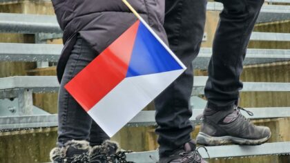 Československá, nebo česká vlajka? Dnes už to nikdo neřeší. Ilustrační foto: faei.cz/Pavel Baroch