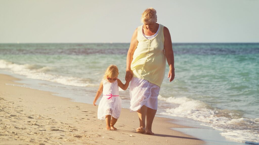 Některé státy mohou požadovat pro vstup nezletilého na své území souhlas obou rodičů s jeho vycestováním. Týká se to případů, kdy ho doprovází například prarodiče. Ilustrační foto: Depositphotos.com
