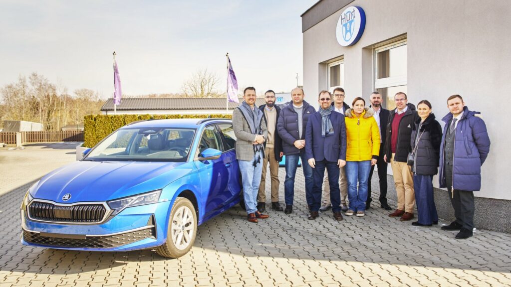 Slavnostní předání speciálně upraveného vozu Škoda Octavia rehabilitačnímu centru UNBROKEN. Foto: Škoda Auto