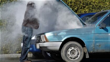 Prodávající bude muset nově doložit buď platnou technickou kontrolu, nebo odborné posouzení, že vozidlo je provozuschopné a opravitelné. Ilustrační foto: Depositphotos.com