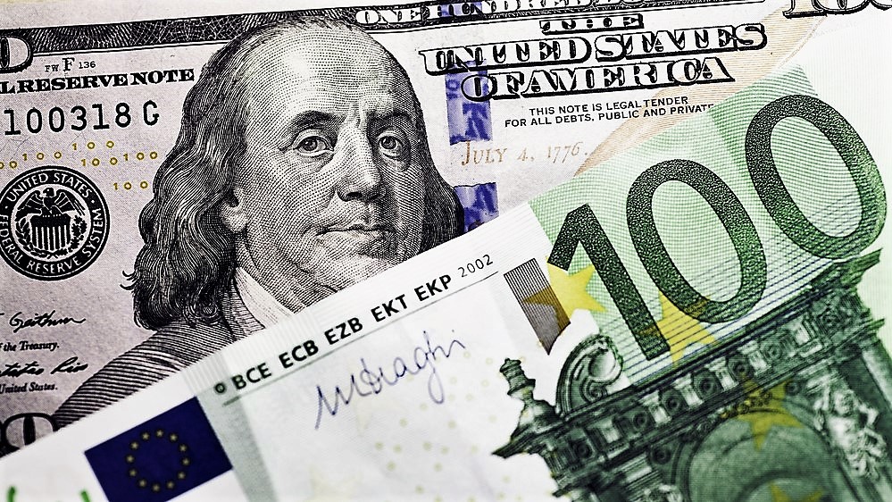 Euro proti dolaru je na začátku týdne silnější. Ilustrační foto: Depositphotos.com