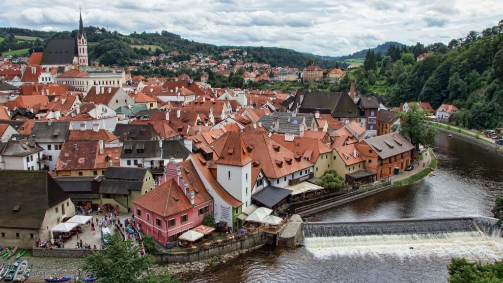 Cílem zapojení do sítě Virtuoso je ukázat movitým klientům, že výjimečné zážitky nenabízí jen Praha, ale také regiony – například Český Krumlov v Jižních Čechách. Ilustrační foto: Pixabay.com