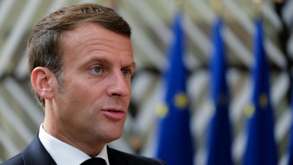 Francouzský prezident Emanuel Macron dosud emisní povolenky celkem neochvějně podporoval, nyní však kritizuje jejich příliš vysokou cenu, která podle něj poškozuje země, jako je například Česko. Ilustrační foto: Depositphotos.com