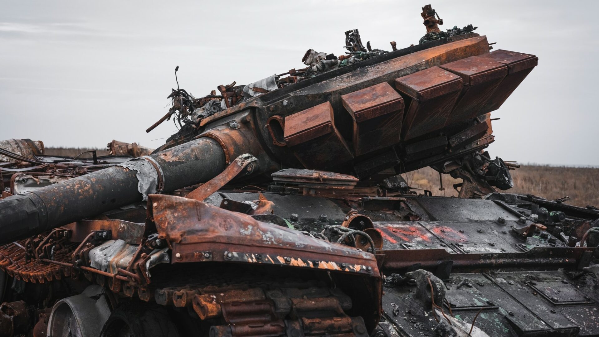 Válka na Ukrajině pokračuje a situaci dále zhoršuje vypuknutí nového konfliktu mezi USA a Íránem, který opětovně zvyšuje ceny energetických komodit. Ilustrační foto: Depositphotos.com