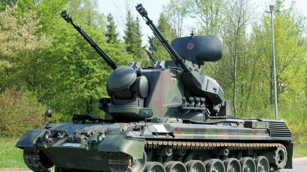 Německý průmysl by měl profitovat z vyšších výdajů na obranu a infrastrukturu. Ilustrační foto: Hans-Hermann Bühling – http://data3.primeportal.net/tanks/hans-hermann_buhling/gepard_1a2/images/gepard_1a2_01_of_77.jpg, CC BY-SA 3.0, https://commons.wikimedia.org/w/index.php?curid=3481595