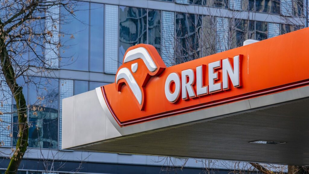 Polská vláda je dle premiéra Donalda Tuska připravena regulovat marže na pohonných hmotách a tlumit dopad drahé ropy na peněženky Poláků. Ilustrační foto: Depositphotos.com