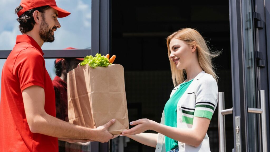 Evropané si na internetu nejvíce pořizují oblečení a využívají služby rozvozu jídla. Ilustrační foto: Depositphotos.com