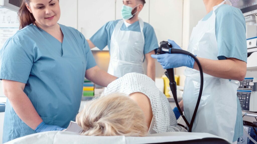 Koloskopie patří k obávaným zákrokům, které lidé obvykle raději odkládají. Ilustrační foto: Depositphotos.com