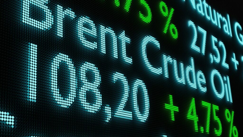 Ropa za sto dolarů je spíše dolní hranicí, od které se může v dalších dnech a týdnech odrazit k vyšším cenovým úrovním. Ilustrační foto: Depositphotos.com