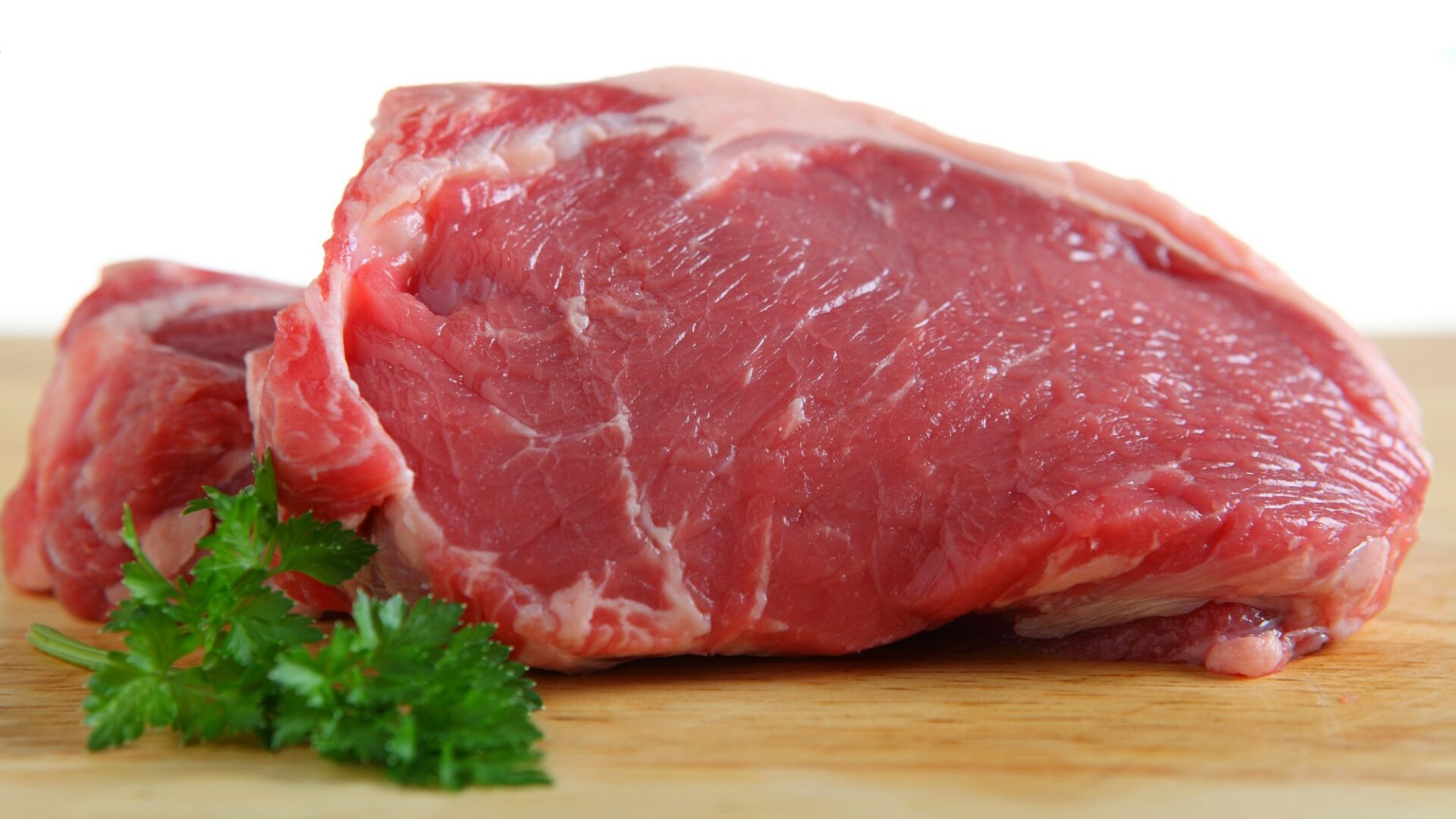 Zpomalení meziročního růstu cen je ovlivněno cenami potravin. Nicméně ceny některých položek výrazně rostly, nejvíce to je patrné u hovězího masa a vajec. Ilustrační foto: Depositphotos.com