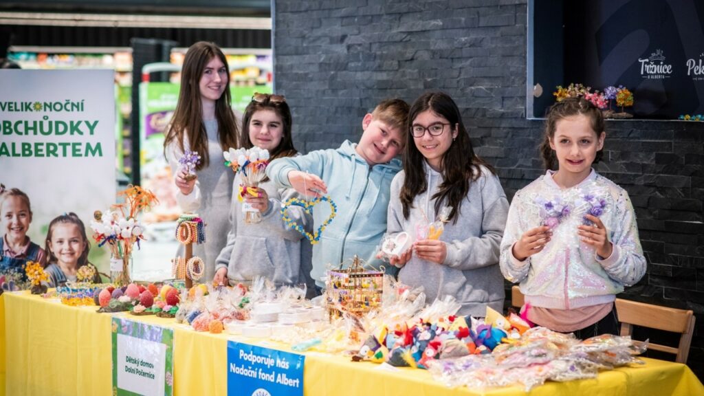 Děti ze sociálně znevýhodněného prostředí přichystaly spoustu vlastnoručně vyrobených velikonočních dekorací. Foto: Albert