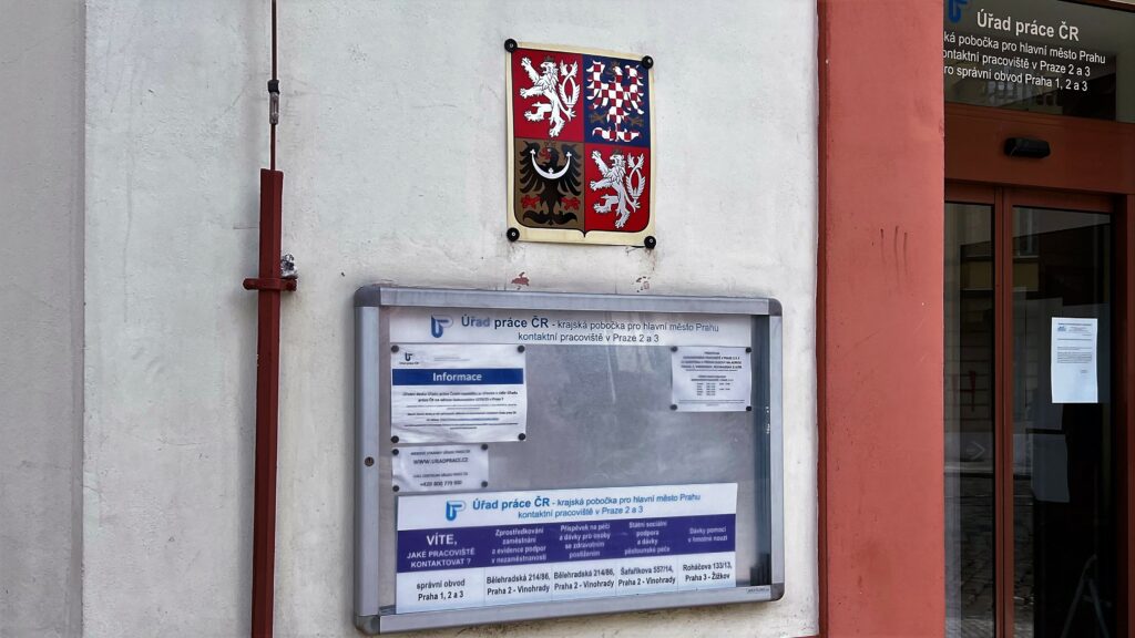 Podporu v nezaměstnanosti lze pobírat první dva měsíce ve výši 80 procent čistého průměrného výdělku z předchozího zaměstnání. Ilustrační foto: faei.cz