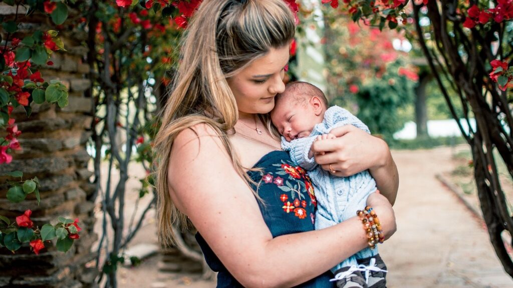 Samoživitelky patří do skupiny lidí ohrožených příjmovou chudobou. Ilustrační foto: Pixabay.com