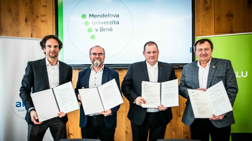 Albert a Mendelova univerzita se společně zaměří na objektivní hodnocení a zlepšování životních podmínek kuřat. Foto: Albert