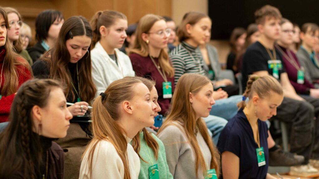 Cílem programu je postupně rozšířit komunitu mladých lidí, kteří chtějí aktivně přispívat k řešení klimatické krize a obnově přírody. Foto: Telperion/Plant-for-the-Planet