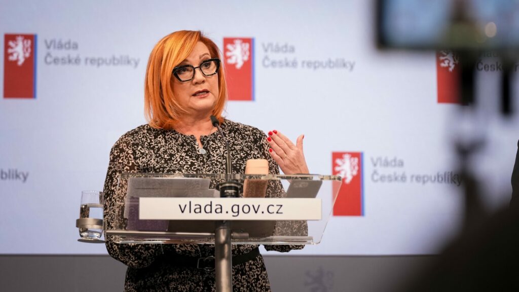 Podle ministryně financí Aleny Schillerové rozpočtové provizorium výrazně komplikuje zahajování nových akcí, ale také zvyšování zanedbaných platů ve veřejné sféře. Ilustrační foto: Úřad vlády, se souhlasem